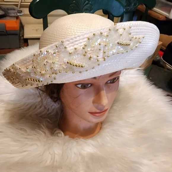 Vintage‎ embellished white hat - Picture 3 of 7
